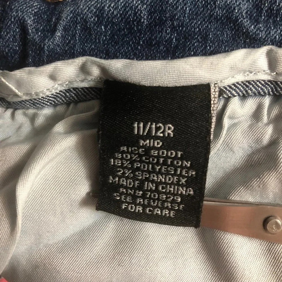 RUE 21 Sz 11/12 Woman's Mid-Rise Medium Wash Cut-Offs Denim Jean Shorts - Picture 4 of 5